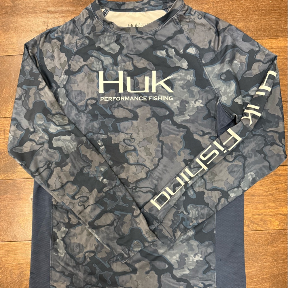Huk Gray/Blue Camo Performance Shirt